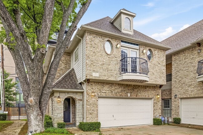 Building Photo - 10 Stonebriar Ct