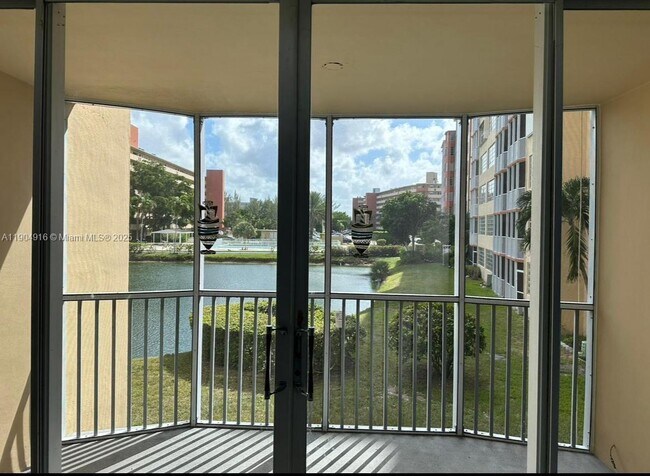 Photo - 1770 NE 191st St Unidad 206-1