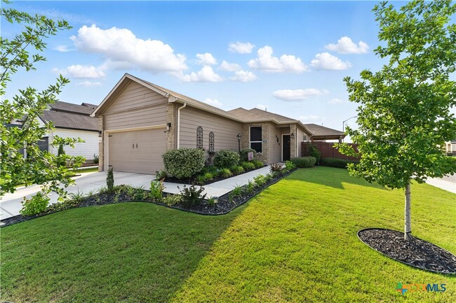 Photo - 304 Dakota Crk