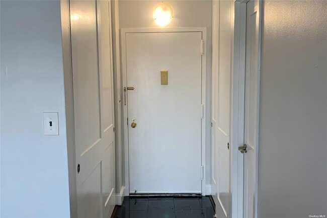 Building Photo - 2540-40 Shore Blvd Unit 3Q Rental