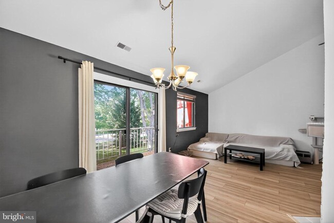 Photo - 203 CYPRESS Cir