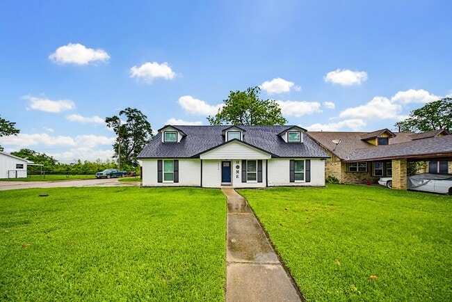 Photo - 6215 Great Oaks Dr