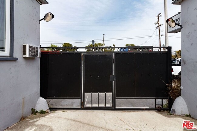 Photo - 11472 Ventura Blvd Unit 6