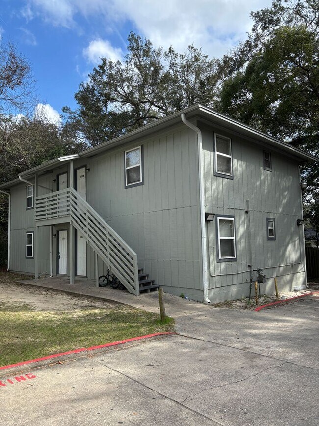 Building Photo - 1323 Volusia St Unit C