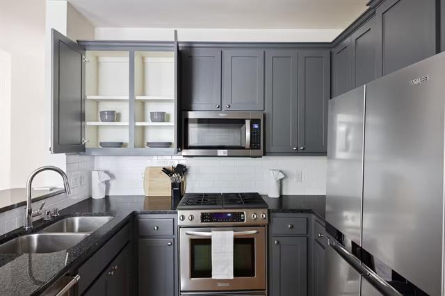 Photo - 3915 Congress Ave