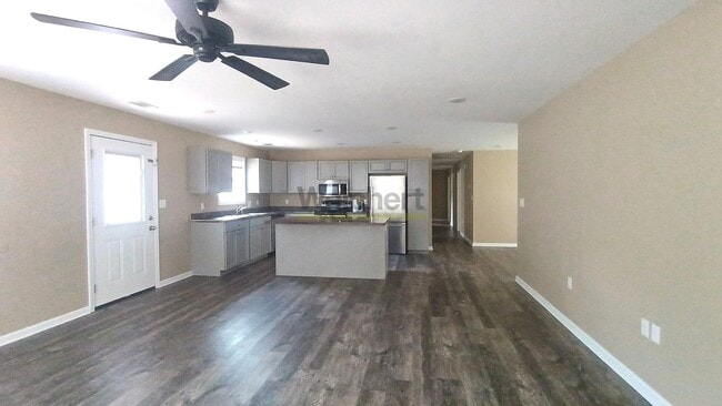 821 Vance St