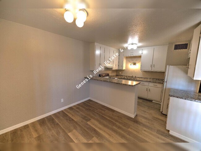 Photo - 3211 E Edison St