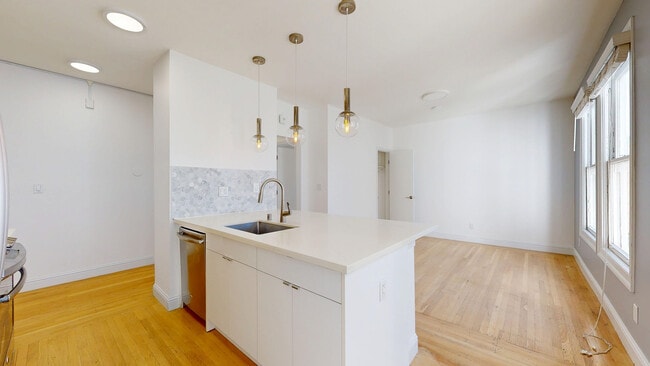 Building Photo - 1637 Sacramento St Unit 15