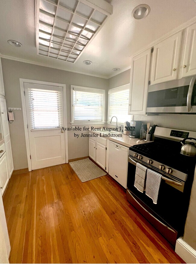 Photo - 914 Chabrant Way