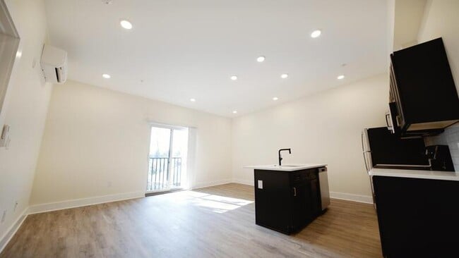 Building Photo - 6832 Ridge Ave Rental