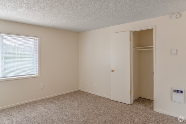 2BR, 2BA, - 845SF - Livingroom