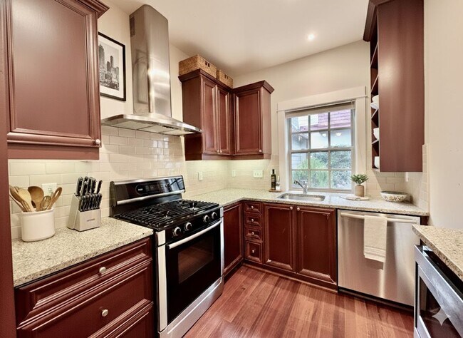 Photo - Luxury Townhome in Lake Oswego’s Coveted First Addition | Garage Included!