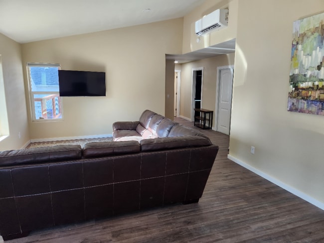 Photo - 974 SE Roberts Ave