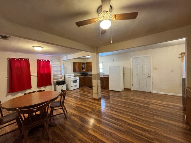 Photo - fully furnished 3-bedroom, 2-bathroom