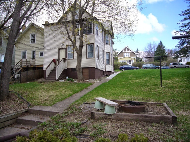 Photo - 920 E 9th St Unit 2