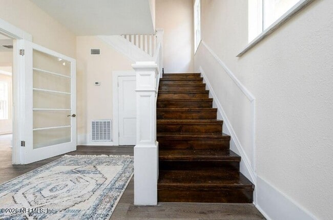 Photo - 340 W 6th St