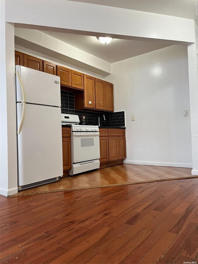 Photo - 87-05-166 166th St