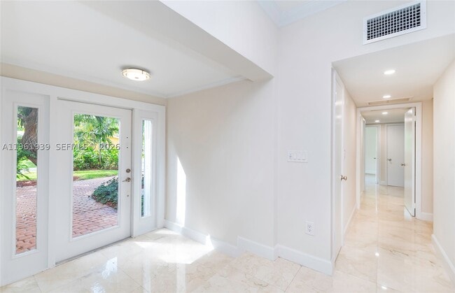 Photo - 310 Harbor Dr