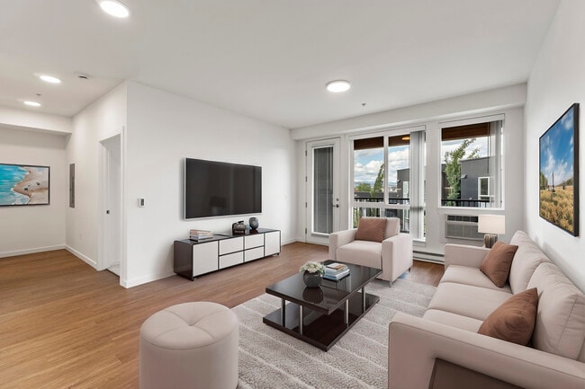 1BR, 1BA - 774SF - Living Room