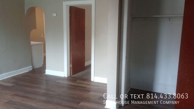 Building Photo - 241 E 10th St Unit 1 Rental