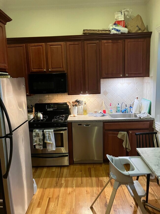 Photo - 145 Grand St