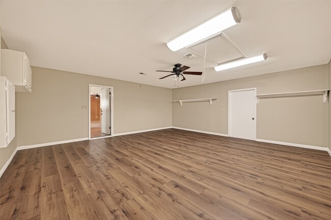 Photo - 5646 Hazen St