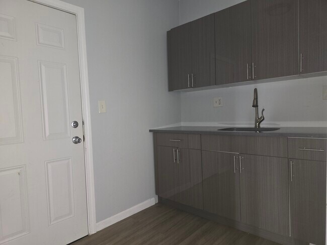 Building Photo - 31 Whittier St Unit 3B