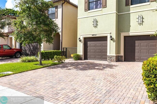 Photo - 4851 NW 57th Ct