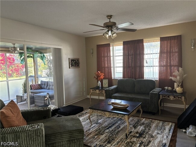 Photo - 919 SE 14th St