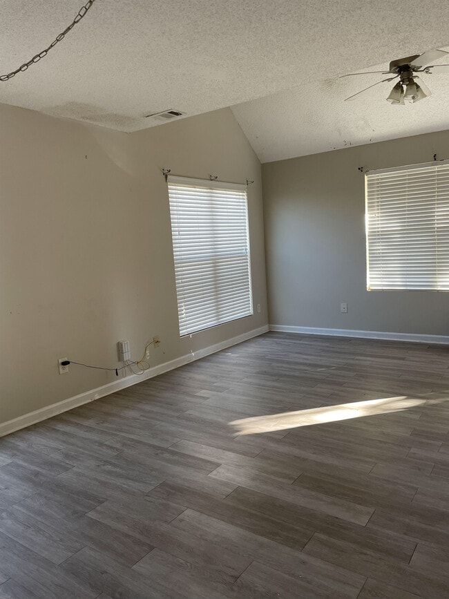 Photo - 409 Bridgewater Cir