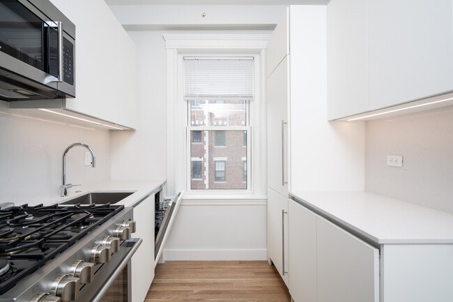 Building Photo - 18 Forest St Unit 31