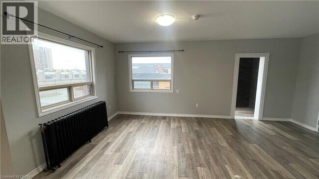 Photo - 468 Main St E Unité 5