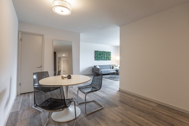 Photo - 2867 S Kinnickinnic