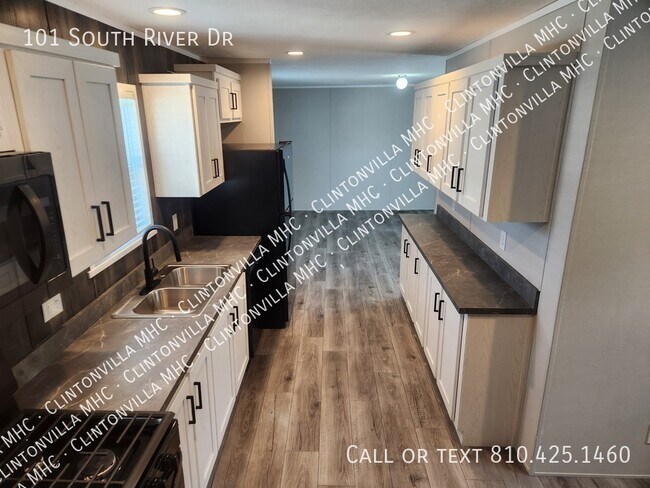 Photo - 101 S River Dr