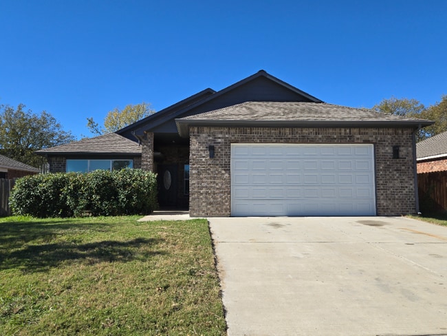 Photo - 1100 Primrose Dr