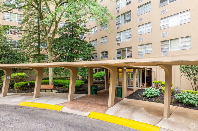 Entrance - Radnor House