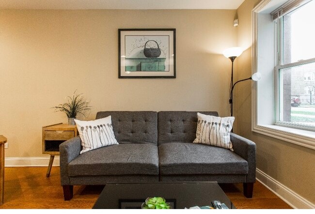 Living room - 2124 N Lorel Ave Unit Basement