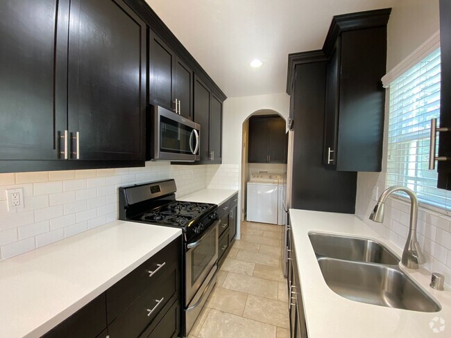 Building Photo - One Bedroom Bungalow in Boutique Community... Unit 2954 Rental