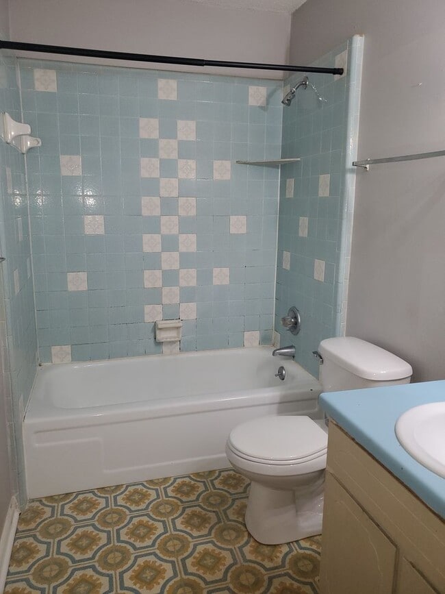 Photo - 203 Gateway Dr