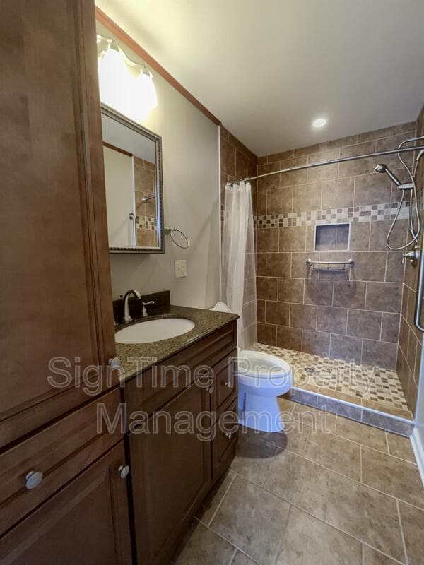 Photo - 825 Armstrong Ave