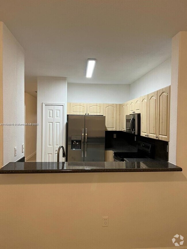Building Photo - 2758 SE 17th Ave Unit 102 Rental