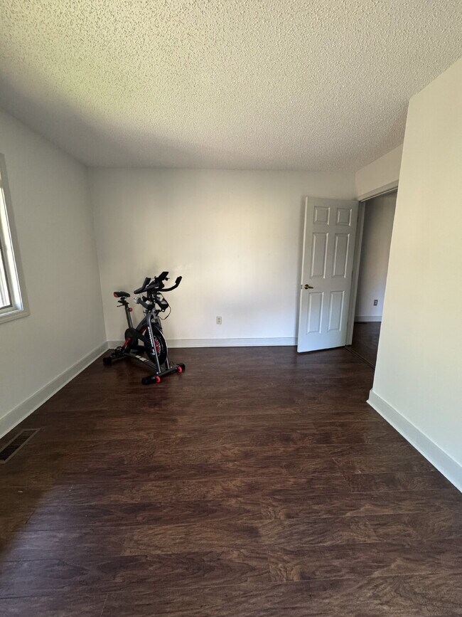 Photo - "Charming 2-Bedroom Condo with Cozy Fireplace in Hendersonville – 1603 Sq Ft of Comfort!"