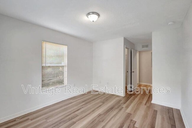 Photo - 720 Newton Ave S