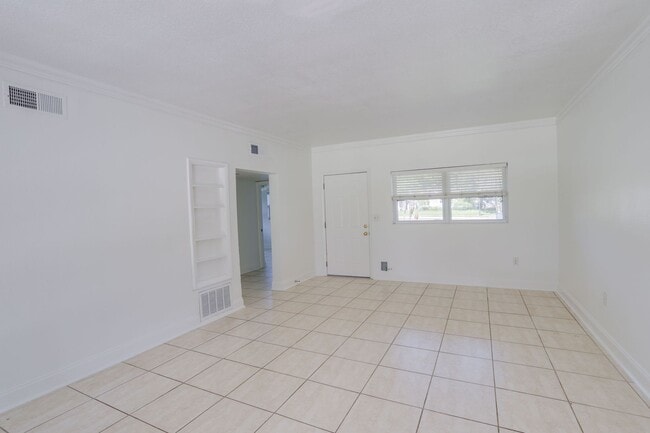 Photo - 121 S Triplet Lake Dr