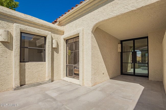 3800 E Lincoln Dr