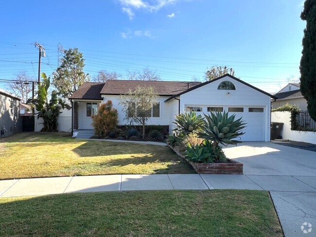 Building Photo - Clean and Updated 2 Bedroom in Long Beach Rental