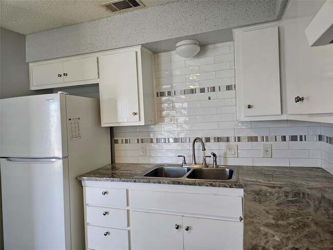 Photo - 105 E Boyce St