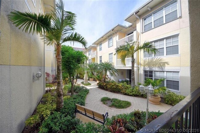 275 Murcia Dr Unit 208