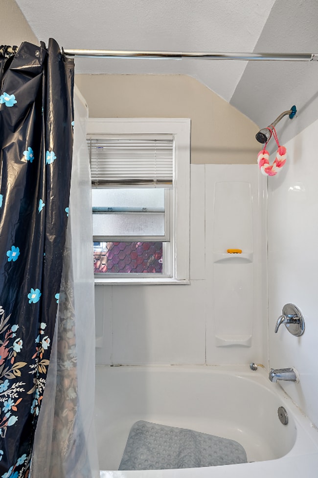 Photo - Brick 4 bedroom