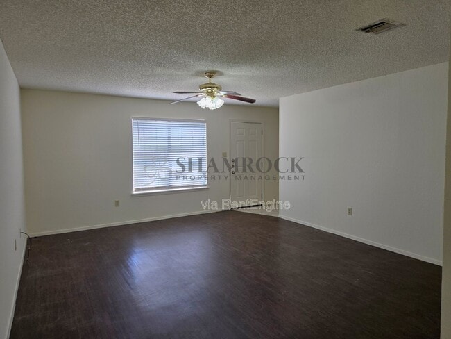 Photo - 910 Lancelot Cir